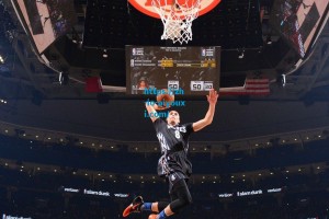 爱游戏平台-朗尼克直言引援策略应着眼未来，拜仁当年错失20岁凯恩的启示