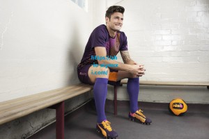 爱游戏中国-水银泻地！克雷桑与队友连续撞墙配合破门，山东泰山客场3-0领先锁定胜局