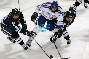 爱游戏app-詹姆斯交易否决权或成东部格局变数，2025年赛季竞争白热化引关注